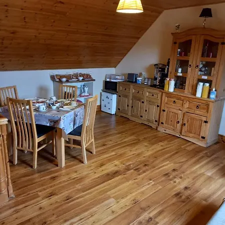 A New U Country Bed & Breakfast Clynacartan